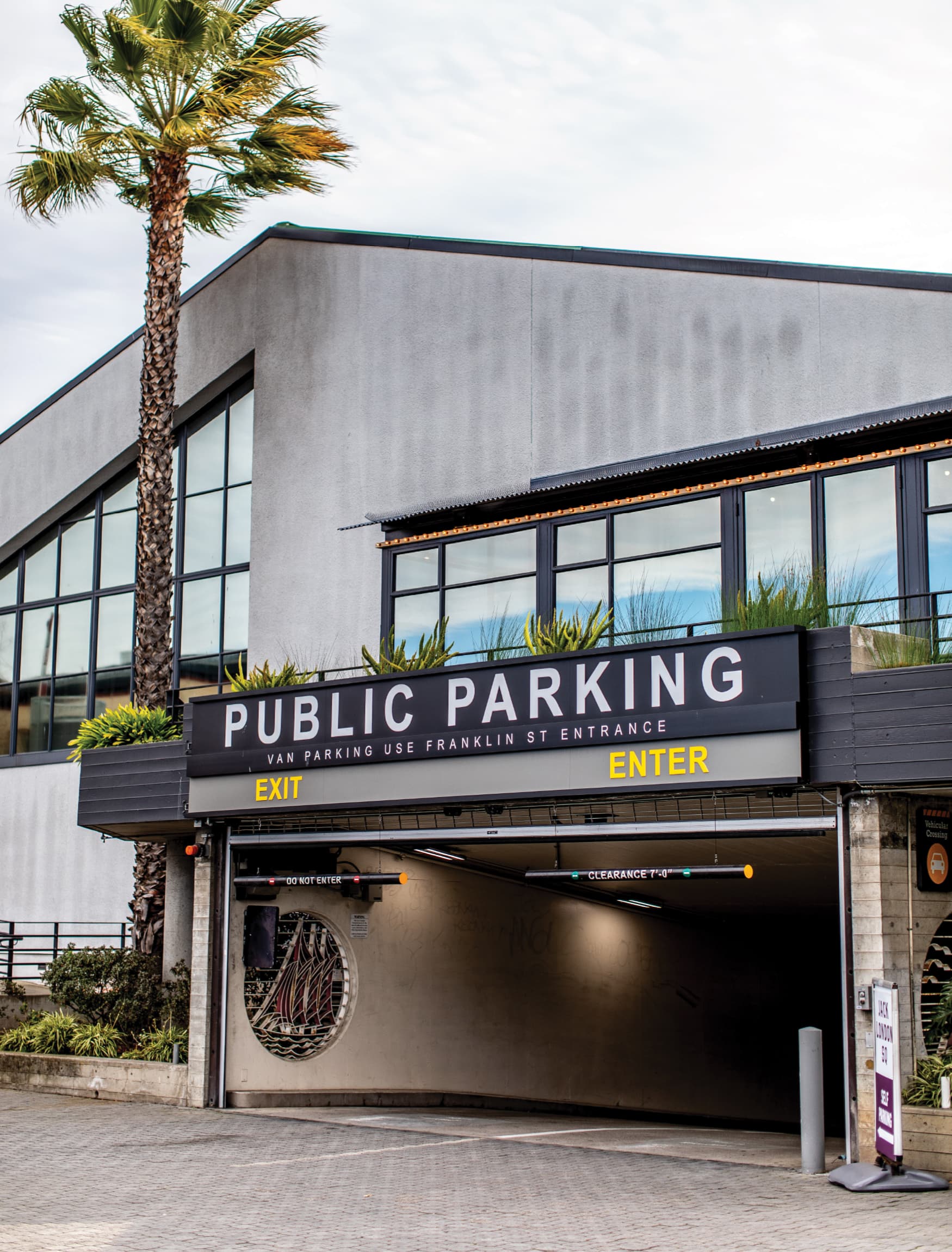 Image of the entrance to the parking garage at Jack London Square, signage designed by RSM Design. 