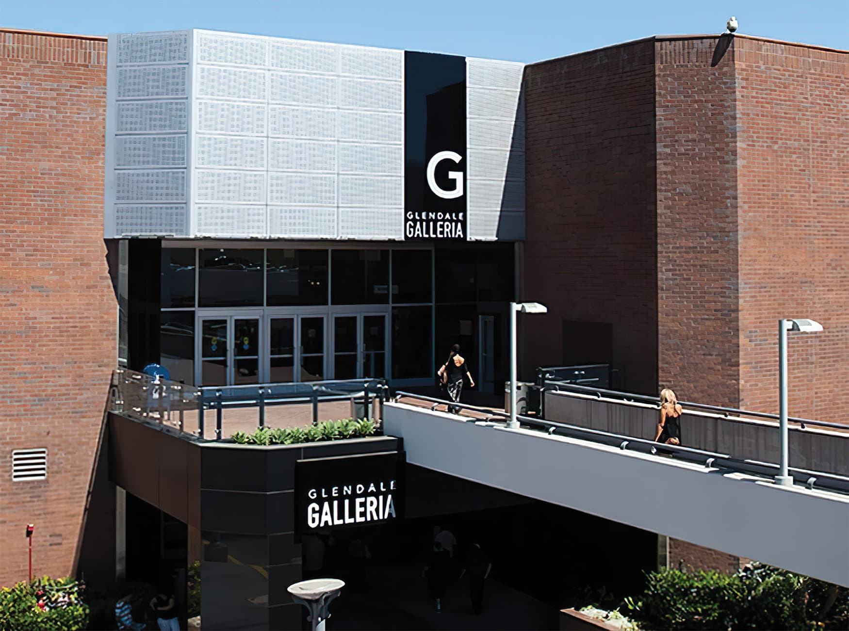 Glendale Galleria. A retail destination in Glendale, California. Project Facade Identity Signage