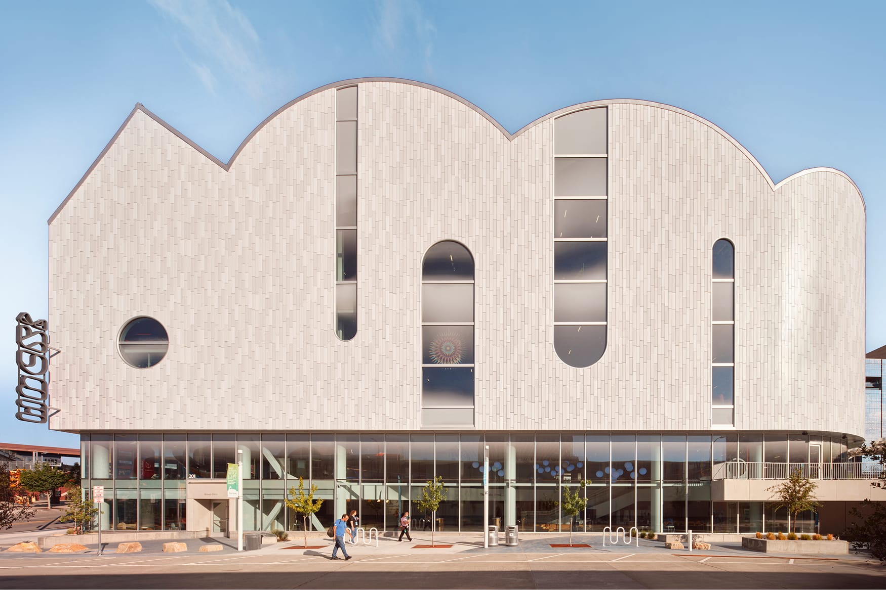 La Nube children's museum exterior in El Paso with cloud-form facade and dimensional signage — environmental graphic design by RSM Design