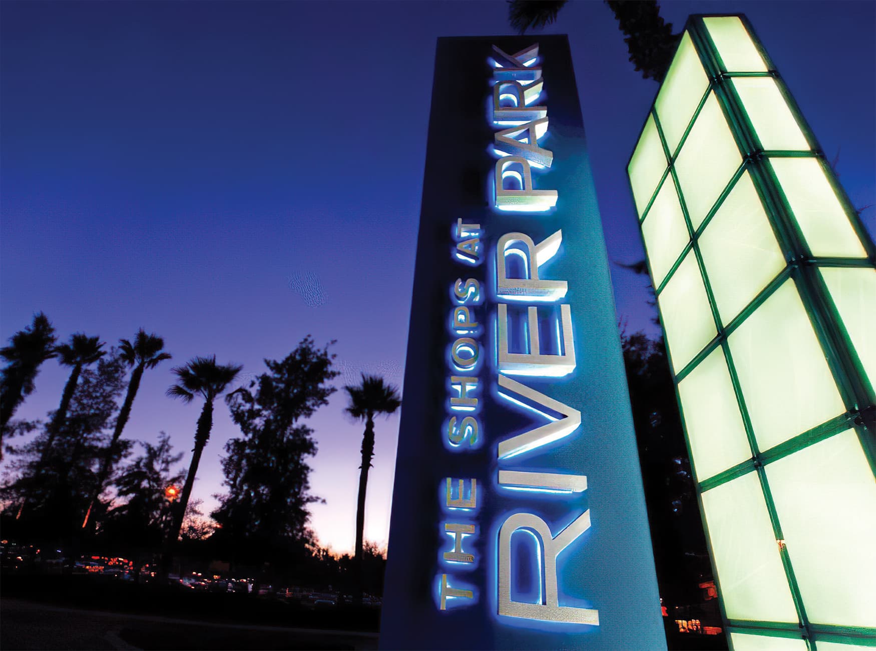 The Shops at River Park, a retail shopping center in Fresno, California. RSM Design prepared environmental graphic design services as well as wayfinding and placemaking elements. Project Identity Monument.