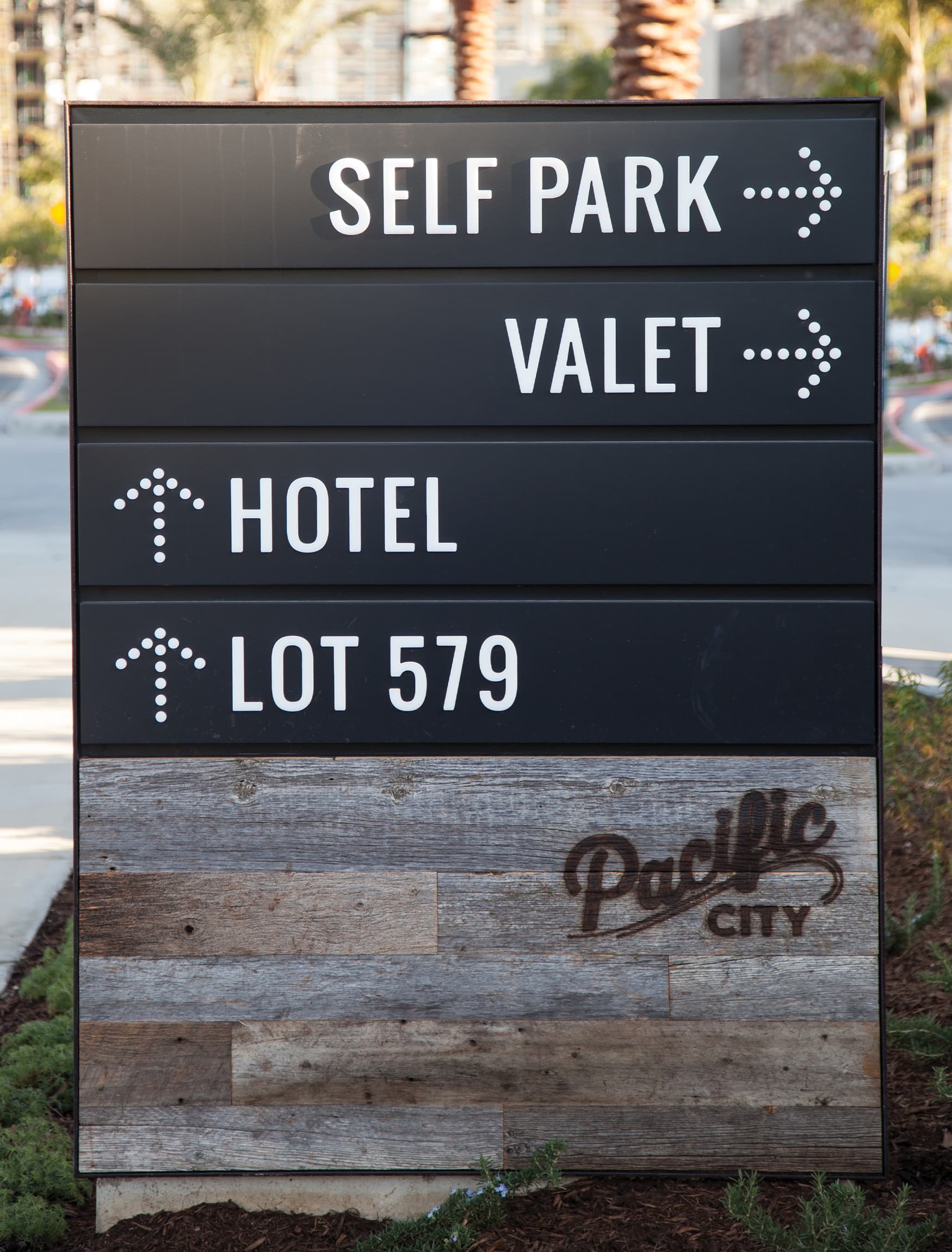Pacific City waterfront retail project vehicular wayfinding system design