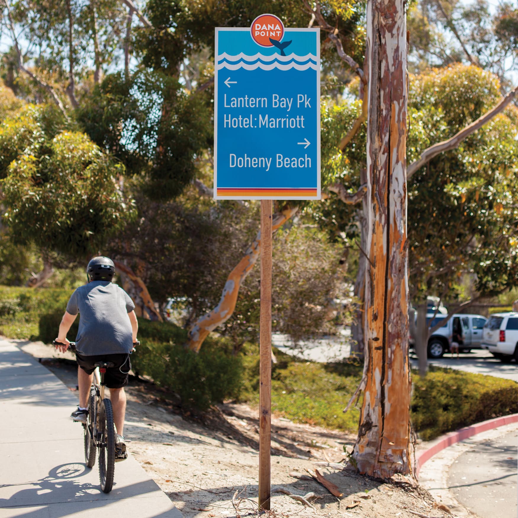 The City of Dana Point branded wayfinding system parking directional sign
