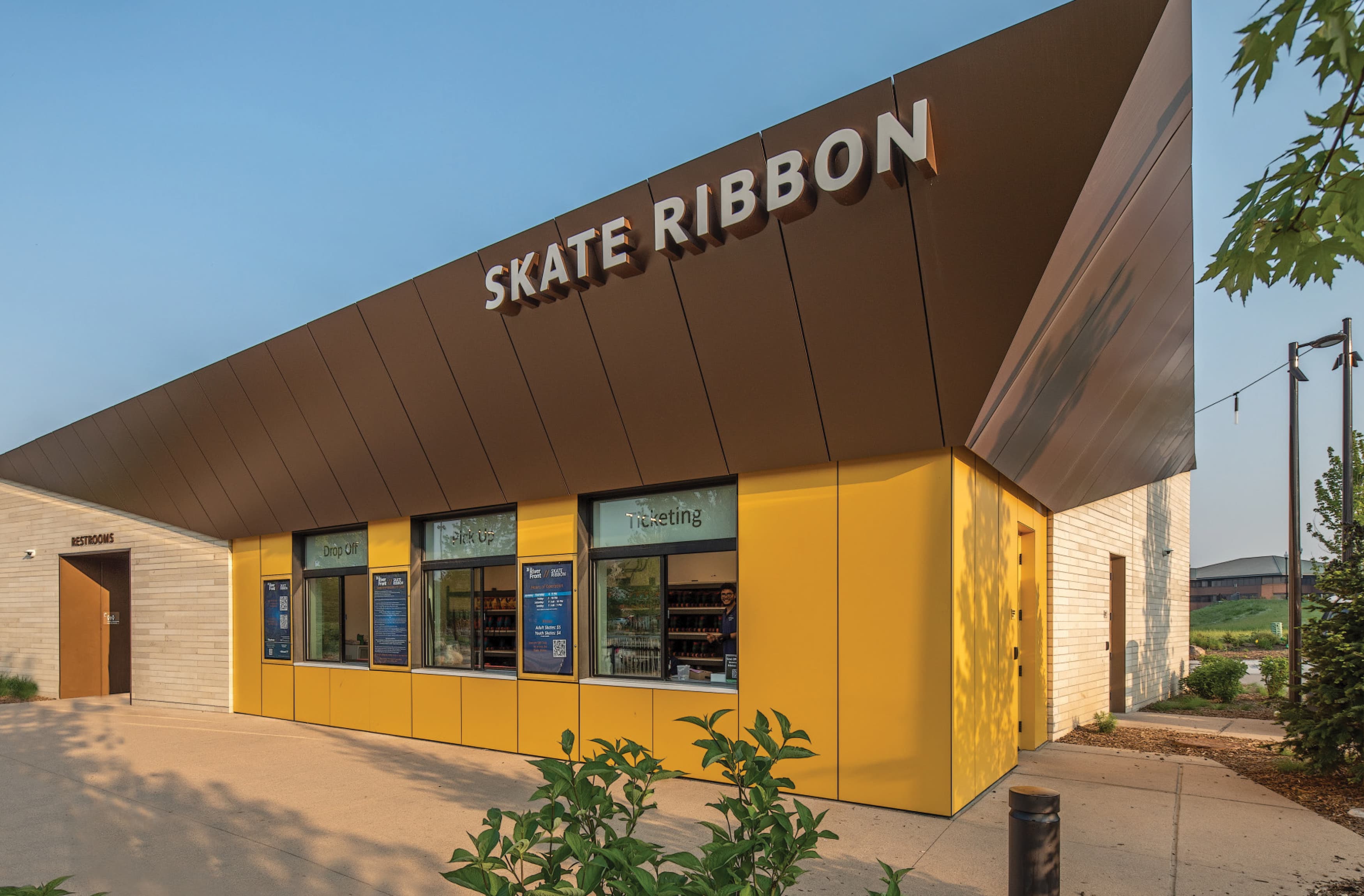 Image of the exterior of the Skate Ribbon building at the Omaha RiverFront. Signage by RSM Design. 