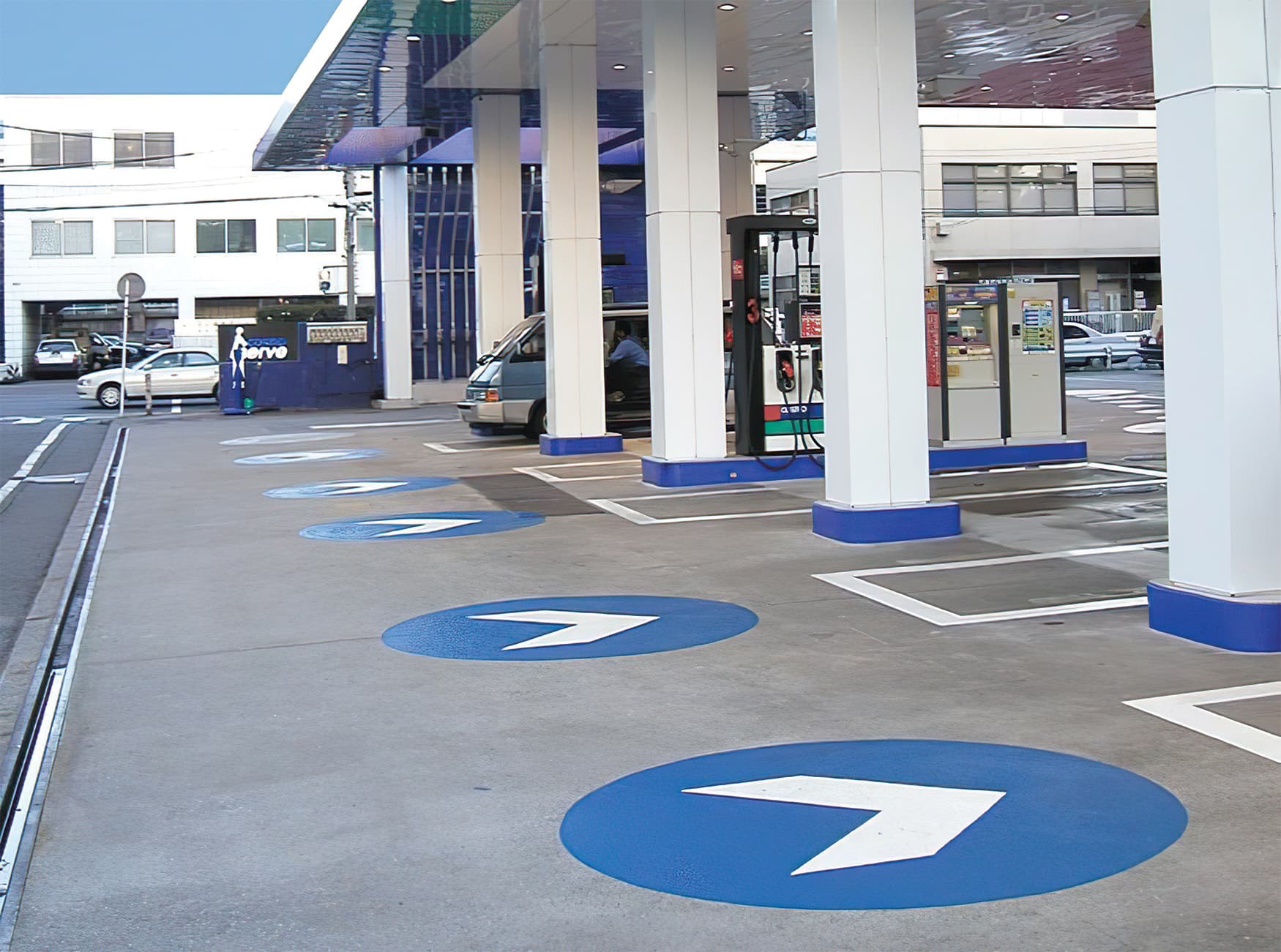 Cosmo i-Serve, a self-serve gas station in Tokyo, Japan. RSM Design prepared environmental graphics and branding services.
