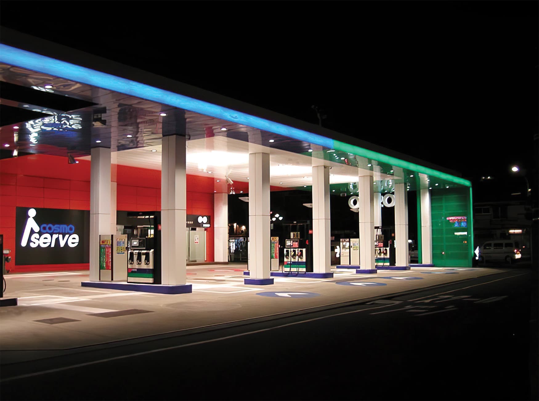 Cosmo i-Serve, a self-serve gas station in Tokyo, Japan. RSM Design prepared environmental graphics and branding services.