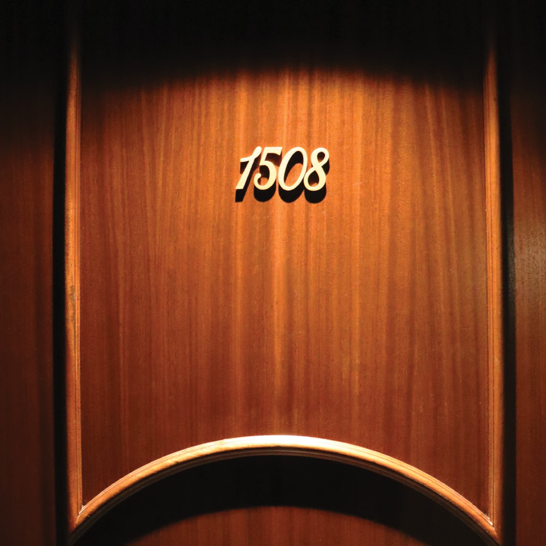 Image in ambient lighting of the door identity designed by RSM Design for Hotel Swexan. 