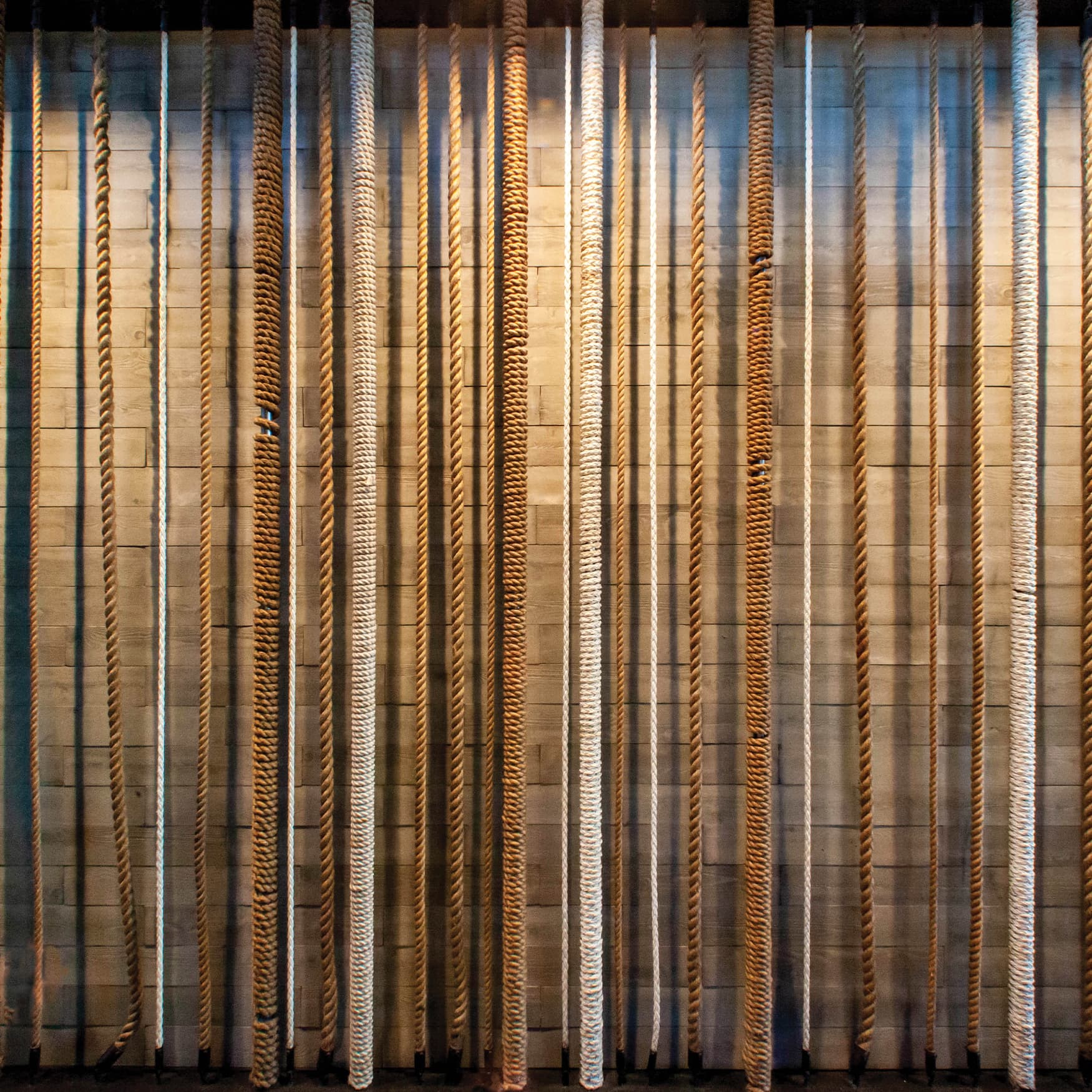 Rope decorative wall for The Skydeck, a retail food and beverage hall, located in Del Mar, California.