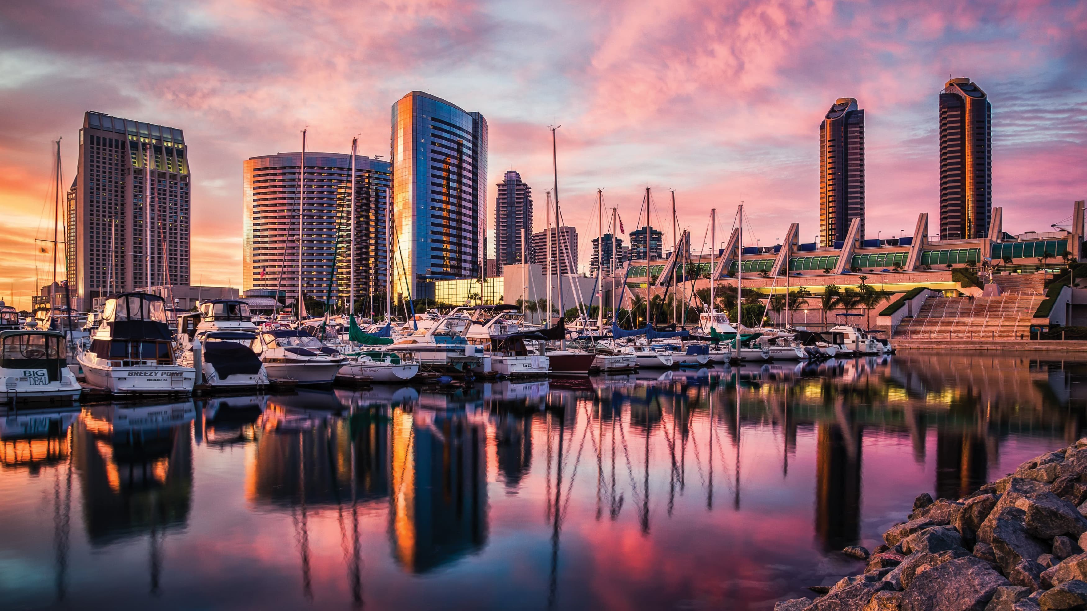 Image of the San Diego skyline with the bay. 